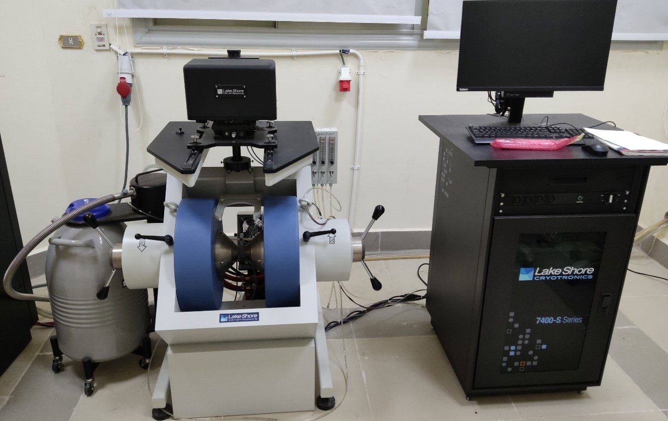 Vibrating sample magnetometer